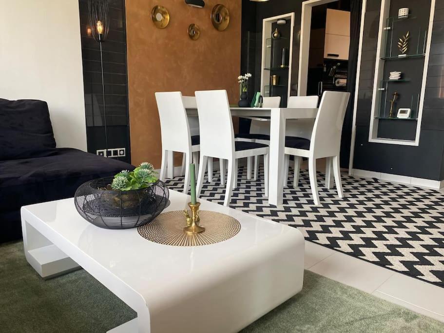 Lovely 1-Bedroom Apartament With Free Parking 索菲亞 外观 照片