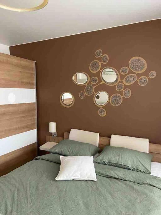 Lovely 1-Bedroom Apartament With Free Parking 索菲亞 外观 照片
