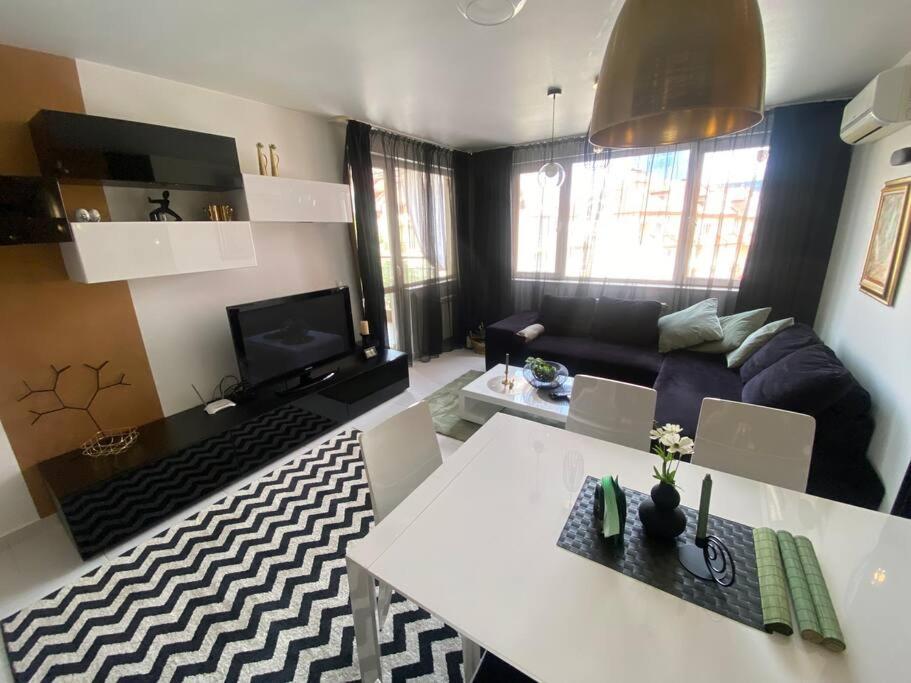 Lovely 1-Bedroom Apartament With Free Parking 索菲亞 外观 照片
