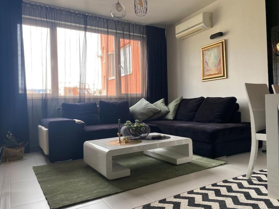 Lovely 1-Bedroom Apartament With Free Parking 索菲亞 外观 照片