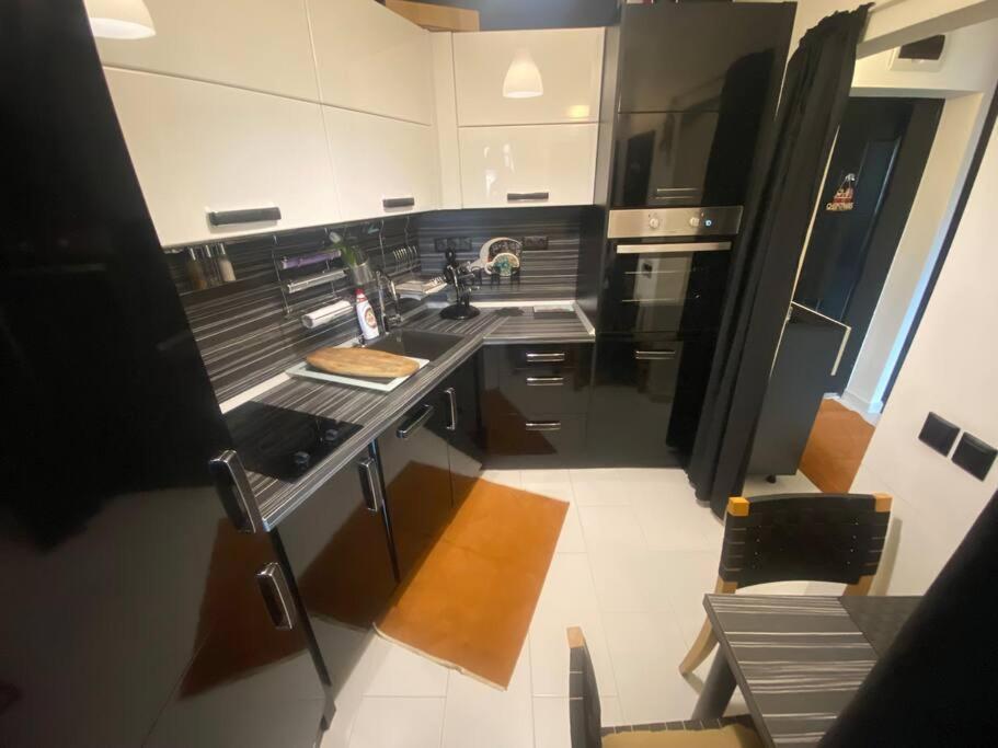 Lovely 1-Bedroom Apartament With Free Parking 索菲亞 外观 照片